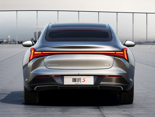 650-715KM Ô tô Nezha Xe điện cỡ lớn Nezha S