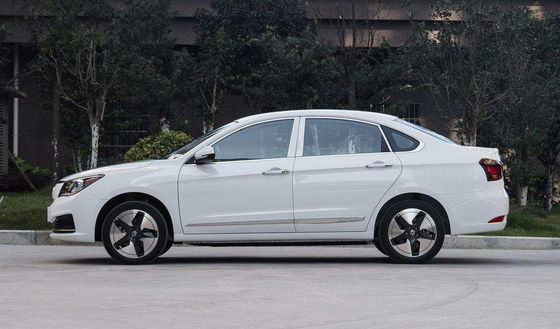 400KM Dongfeng Fengshen E70 Xe nhỏ gọn chạy bằng điện nguyên chất 4 cửa 5 chỗ