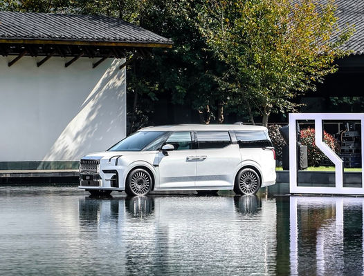 5 Cửa 6 Chỗ Zeekr 009 Minivan Chạy Điện Tầm Xa 702-822KM