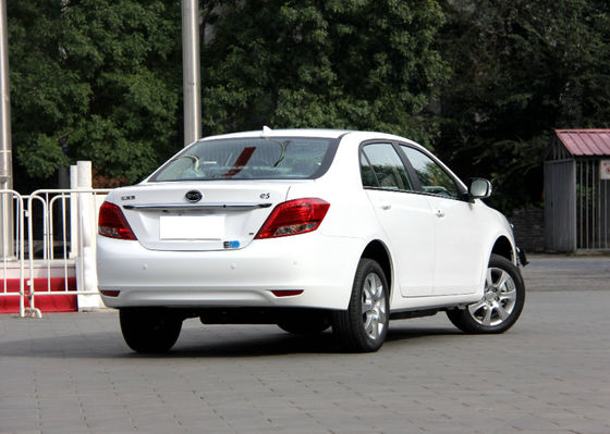 305KM 400KM BYD EV Ô tô BYD E5 EV Hiệu suất cao 4 cửa 5 chỗ